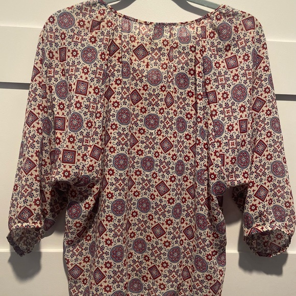 Red blue and cream patterned blouse, V neck, 3/4 sleeves, Forever 21 Size L - Picture 6 of 6